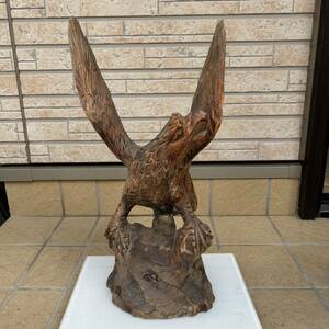 美術工芸品　木彫　鷹 鷲 置物　インテリア オブジェ アンティーク　彫刻　一刀彫　重さ約1.4kg 3号