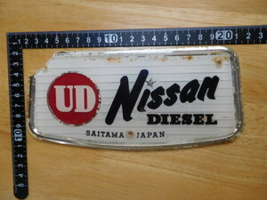 希少レア☆彡中古（角割れ有）日産UD・大型トラック・Nissan DIESEL・SAITAMA（20㎝）エンブレム旧車レトロカー当時物・古い