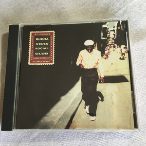 BUENA VISTA SOCIAL CLUB「BUENA VISTA SOCIAL CLUB」＊ライ・クーダーとキューバのベテラン・ミュージシャンらが1996年に結成したバンド