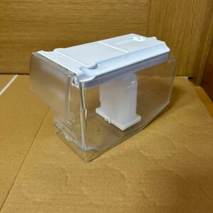 1. 給水タンク（約1.0L）部品 ケース HITACHI 日立冷蔵庫 型名:R‐C6200 2013年製品 6ドア 620L 中古品 送料無料