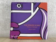 エルメス スカーフ 本 【中古】 THE HERMES SCARF History&Mystique NADINE COLENO スカーフを紹介する本 /55132_画像2