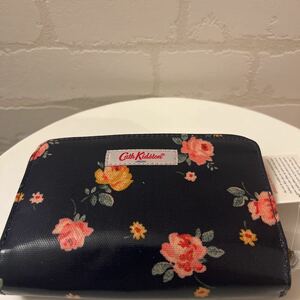 Cath Kidston/キャスキッドソン/新品未使用/財布/花柄/コンパクトウォレット/ジップウォレット/折りたたみ/カードケース/小銭入れ/フラワー