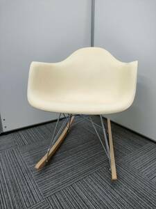 Y-1 中古　ハーマンミラー (HermanMiller) × ヴィトラ (vitra)　イームズ Eames アームシェルチェア　ホワイト