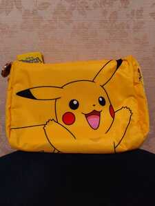 レスポートサック ポケモン１回短時間のみ使用　超美品　日本未入荷LeSportsac × POKEMON　コスメポーチ 大きめポーチ 海外限定品　