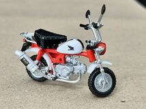 (613k5) 送料無料! 1/24 HONDA ホンダ モンキー カスタム ヨシムラ ミニカー 原付き スクーター ゴリラ 約5cm カプセルトイ_画像2