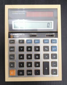 (420y8) CASIO カシオ 電卓 日本製 DS-2B 横幅14.0cm 縦幅19.0cm 高さ3.5cm 簡易動作確認済 ソーラー充電