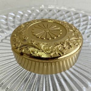 美品 朱肉ケース 24KGP ゴールド 直径6.5cm 菊の文様 高級金属肉池/高級朱肉入れ 小物入れにも 自宅保管品　