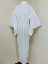 美品　婦人　着物の長襦袢　化繊　絽　単衣　白衿付き　丈129cm　夏の長襦袢　保管品_画像2