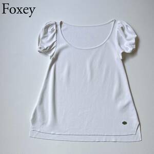 FOXEY NEW YORK フォクシーニューヨーク ニット　トップス Tシャツ パフスリーブ ホワイト 半袖 スリット ロゴプレート 日本製 レディース