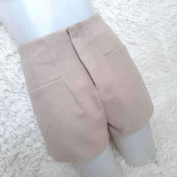 美品 RiLi TOKYO リリトーキョー ショートパンツ 秋冬 ベージュ FREE