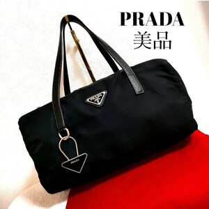 美品 PRADA チャーム付き ハンドバッグ ボストンバッグ ブラック サフィアーノ レザー ナイロン プラダ 三角プレート