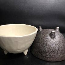 《食器》 銘無「脚付きのお碗 5個セット：茶・白・黒」 高さ：約7cm・口：約12.5cm どんぶり碗 和食器：5点_画像9