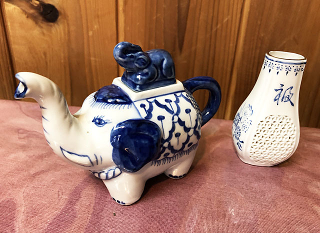 ★Blue and white pottery/blue & white/hand painted with indigo dyeing★Elephant pot/teapot★W14cm/150cc★★Small vase H9cm watermark pattern, Craft, pottery, Southeast Asia