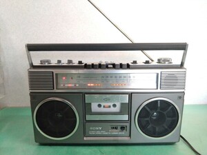 ● 1979年製 昭和レトロ 当時物 SONY ソニー CFS-70 ラジカセ FM/AM 2バンド ラジオ受信OK カセット再生可 動作確認済 訳あり品 ③