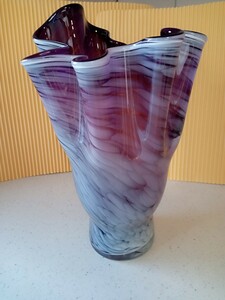 昭和レトロ　ガラス花瓶　フラワーベース　フリル　　マーブル　紫　1個