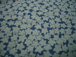 古布正絹縮緬はぎれブルー地にグレーの楓　110㎝　アンティーク昔着物リメイク古裂