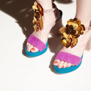 リリーブラウン モチーフ プラットフォーム フラワー サンダル