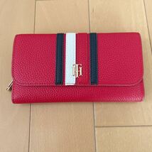 TOMMY HILFIGER トミーヒルフィガー グローバルストライプラージフラップウォレット赤　新品未使用品_画像1