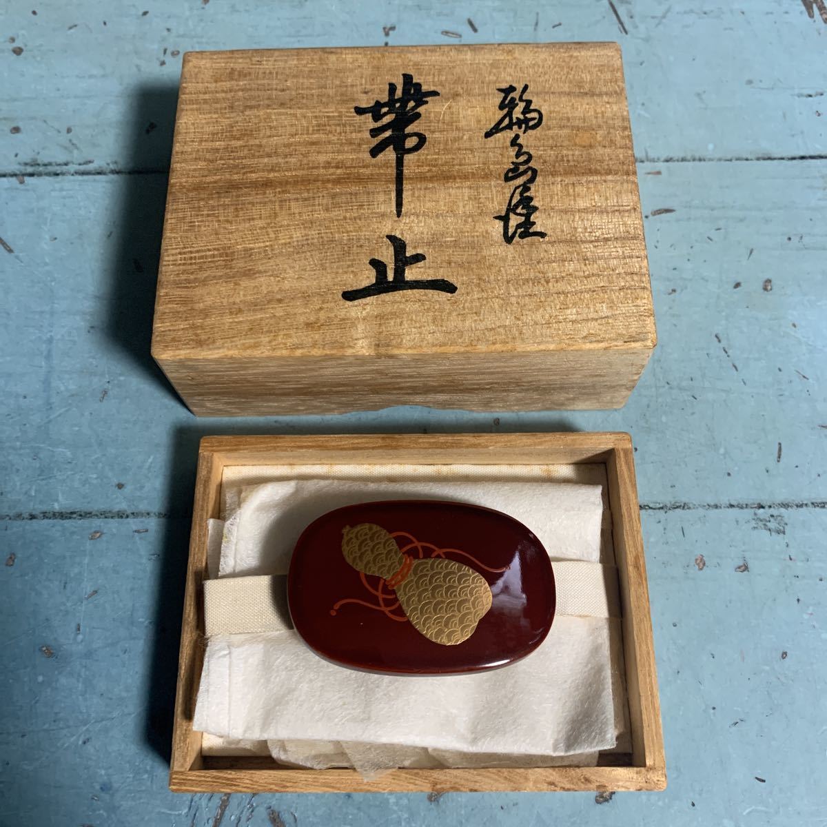 江月】雅博作 銀製 本珊瑚蒔絵魚文の真珠飾りのブローチ 共箱-