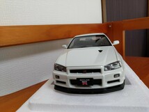 AUTOartニッサンスカイラインGT-R　R34　V‐SPECⅡ　1/18スケール_画像2