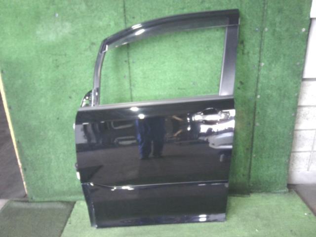 ヴォクシー DBA-ZRR80W 左フロントドア 67002-28280 201882-