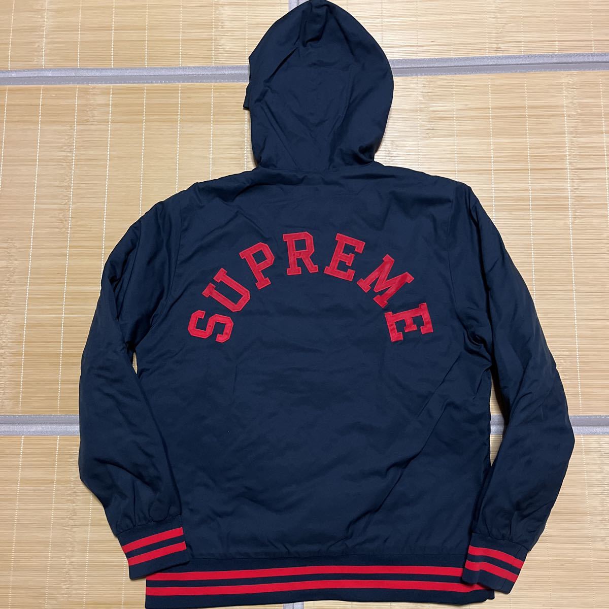 安いSupreme Hooded Logo Half Zip Pulloverの通販商品を比較