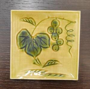 【6938】 1円出品 中古 絵皿 小皿 飾り皿 角皿 4枚 葡萄 ブドウ 美術 芸術 アンティーク ヴィンテージ 現状品 2点まで同梱可