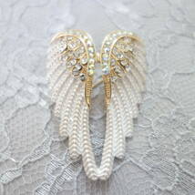 天使の羽　白いエナメルで色付けされた羽　オーロラ色輝石　綺麗な　ブローチ_画像1