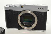【極上品】 富士フイルム ミラーレスデジタルカメラ FUJIFILM X-E4 レンズキット シルバー (XC15-45) F X-E4LK-1545-S　#6256_画像2