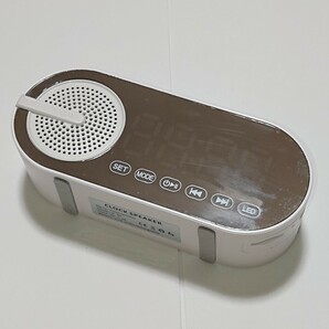 【送料無料】【新品未使用】　中国製　充電式　置き時計　白色　Bluetooth　スピーカー　海外用 FMラジオ　MicroSDスロット　アラーム