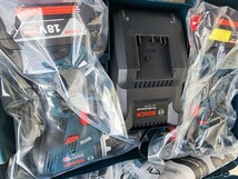 BOSCH ボッシュ 18Vコンボキット GDX18V200GSRN 本体2機種 充電器×1 バッテリー×2個 フルセット　新品.未使用_画像6