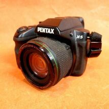 i330 PENTAX X-5 コンパクトデジタルカメラ 4mm-104mm サイズ:幅約13cm 高さ約8.5cm 奥行約10.5cm/60_画像1