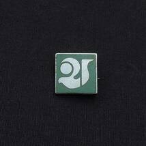 徽章 胸章 バッジ 被爆30周年 第21回世界大会 日本原水協 緑 四角形 古物 昭和レトロ　【4408】_画像1