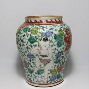 中国美術　清　紅緑彩人物罐　「連生貴子」H１４.５cm