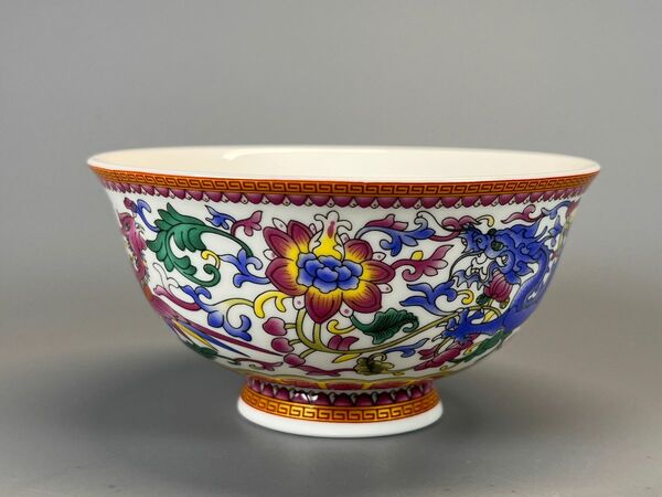 中国 大清乾隆年製在銘 美品 薄胎粉彩 龍と鳳巻草紋 花草紋碗 陶磁器