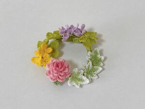 ハンドメイド・花々のリースブローチ