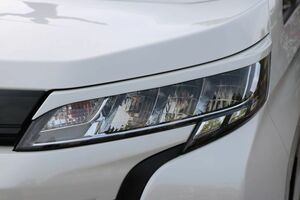 ノア　ZWR90W 系 リフレクター式LEDヘッドライト用　アイライン　塗装済