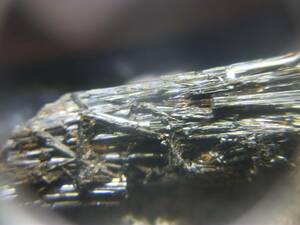 国産鉱物　大分県　尾平　鉄電気石　ブラックトルマリン　一部照りあります　結晶山盛り　定型外発送