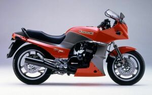 カワサキ GPZ900R Ninja A1 初期型 忍者 1984年 初代ニンジャ 絵画風 壁紙ポスター ワイド版603×376mm（はがせるシール式）002W2