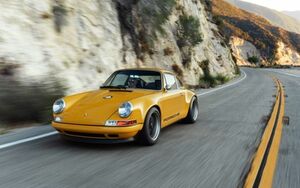 シンガー・ポルシェ 911 UK仕様 2010年 Pオレンジ 壁紙ポスター 特大ワイド版921×576mm（はがせるシール式）026W1