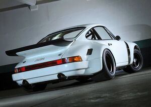 ポルシェ 911 カレラ RSR 3.0 クーペ 930型 1974年 ホワイト 壁紙ポスター 特大A1版830×585mm（はがせるシール式）016A1