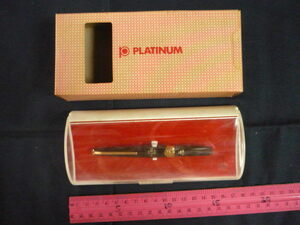万年筆　プラチナ万年筆　１４Ｋ　細字　ケース入り　あまり使用されてないようです　当時価格５０００円