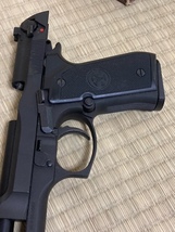 マルシン ベレッタ M92F CQB ブラック HW モデルガン ヘビーウェイト カートリッジ５発付_画像4