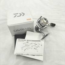 ★巻き取り未確認・中古品★DAIWA ダイワ CALDIA スピニングリール 2004 リール フィッシング 釣り具 カルディア　TSYY1106-4_画像1