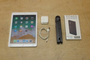 Apple iPad 第5世代 9.7インチ Wi-Fi + Cellular 32GB SIMフリー 10000mAhモバイルバッテリー新品 折りたたみスタンド付き 送料無料