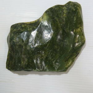 昭和レトロ　鶯色の石　緑　薄い　層状になってる　綺麗　石の名前分からず　縦15cm重さ1,070g　古道具やi (アイ)