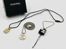 1円〜 CHANEL シャネル 正規ノベルティ 3点セット ネックレス ストラップ ココマーク パフューム 香水 No.5 キーホルダー 服飾小物 A417_画像1