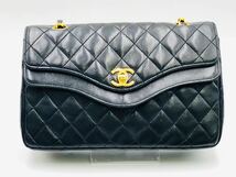 1円～美品 CHANEL シャネル ラムスキン マトラッセ Wフラップチェーンショルダーバッグ ターンロック シリアル Gカード有 黒 ブラック A388_画像2