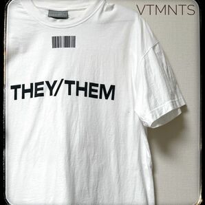 【VTMNTS】THEY/THEM T-SHIRT