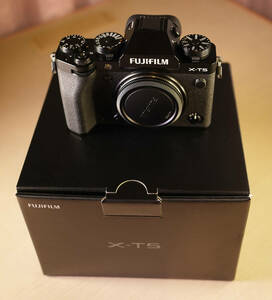 【美品】FUJIFILM・X-T5ブラック＋シグマ単焦点23mm F1.4 DC DN（ほぼ新品）